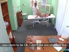 Amateur, Tromperie, Médecin, Lesbienne, Infirmière, Chatte, Uniforme, Voyeur