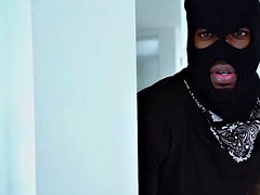 sofia reyez, natalie brooks in lucky thief taking on two sex freaks