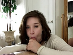 Amateur, Gros cul, Sucer une bite, Brunette brune, Éjaculer dans la bouche, Hd, Avaler, Adolescente