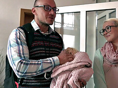 Rubia, Estilo perrito, Gafas, Pajear, Besar, Al aire libre, Coleta, Tetas