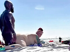 Amateur, Playa, Pareja, Interracial, Maduro, Madres para coger, Pelirrojo, Tatuaje