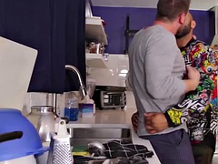 Lécher le cul, Grosse bite, Sucer une bite, Homosexuelle, Branlette thaïlandaise, Hard, Fille latino, Muscle