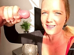 Amateur, Conversation vulgaire, Branlette thaïlandaise, Fait maison, Énorme, Mère que j'aimerais baiser, Pov, Nénés