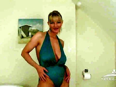 Enthousiasteling, Rondborstig, Harig, Masturbatie, Rijpe lesbienne, Hangende tieten, Alleen, Nat