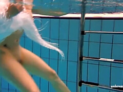 18 jaar, Jurk, Vrouw, Openbaar, Russisch, Douche, Tiener, Onderwater