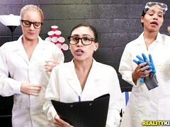 Arsch, Schwarz, Hundestellung, Studentenwohnheim, Gesichtssitzen, Flotter vierer, Behaart, Masturbation