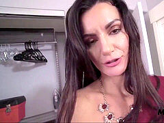 Sucer une bite, Brunette brune, Maman