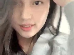 A decent and well-behaved beauty! Sexy Meow Meow Whisper quietly late at night and get a B discount for booking a room