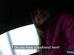 Amateur, Sucer une bite, Voiture, Mignonne, En levrette, Argent, De plein air, Pov