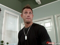 Grote mammen, Bruinharig, Rondborstig, Emo jongen, Tatoeage, Plagen