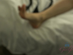 Salle de bains, Brunette brune, Robe, Doigter, Petite amie, Fille latino, Maigrichonne, Nénés