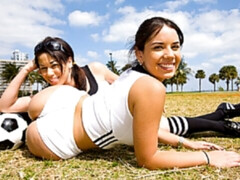 Grosser arsch, Grosser schwanz, Frau frau mann, Flotter vierer, Latina, Im freien, Jungendliche (18+), Titten