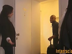 アフリカ人, アナル, デカチン, 黒人, ハードコア, 異人種間, なめる, 叫ぶ