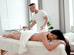 Asiatisch, Grosser schwanz, Blasen, Braunhaarige, Hundestellung, Jungendliche (18+), Thai, Titten