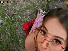 Grosse titten, Braunhaarige, Fingern, Im freien, Piercing, Pov, Öffentlich, Tätowierung