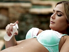 Bikini, Brunette brune, Lesbienne, Léchez, Massage, Seins naturels, De plein air, Nénés