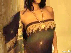 Asiatisch, Braunhaarige, Geile alte tussi, Schwarz, Indisch, Milf, Erotischer film, Solo