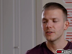 18 jahre, Blasen, Kehlenfick, Gruppe, Hardcore, Ablutschen, Jungendliche (18+), Titten