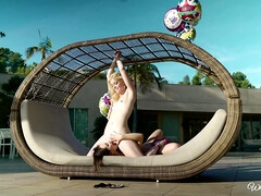 Blonde, Lesbienne, Lingerie, De plein air, Fête, Petite femme, Fessée, Nénés