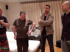 Cul, Blonde, Britannique, Plantureuse, Tir de sperme, Branlette thaïlandaise, Hd, Jarretelles