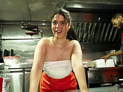 18 jahre, Grosser schwanz, Blasen, Braunhaarige, Hundestellung, Im freien, Jungendliche (18+), Titten