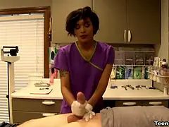 デカチン, 茶髪の, イく瞬間, グローブ, Hd, 看護婦, ショートヘア, タトゥー
