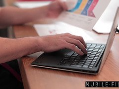 フェラチオ, 茶髪の, キス, なめる, 乳首, オフィス, オマンコ, 三人