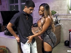 Culo grande, Tetas grandes, Botas, Interracial, Al aire libre, Fiesta, Coño, Nalgadas