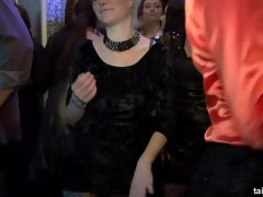 Grosse titten, Blondine, Cfnm, Frau, Orgie, Muschi, Satin, Nass