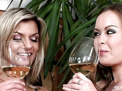 デカパイ, キス, レズビアン, 下着, 淫乱熟女, ストッキング, ストリッピング, オッパイの