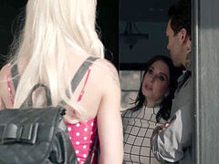 ベビーシッター, フェラチオ, キス, タトゥー, 三人