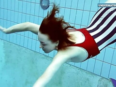 素人, 茶髪の, Hd, レズビアン, プール, ロシア人, ティーン, 水中