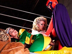 Gros cul, Grosse bite, Gros seins, Sucer une bite, En levrette, 2 femmes 1 homme, Mère que j'aimerais baiser