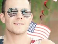 お尻, ブロンド, フェラチオ, バック, 女 人男 人, 手コキする, なめる, 三人