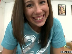 Amateur, Sucer une bite, Brunette brune, Tir de sperme, En levrette, Faciale, Chevaucher, Rasée