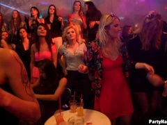 Verga grande, Rubia, Morena, Bailar, Polla, Gafas, Orgía, Intercambio de parejas