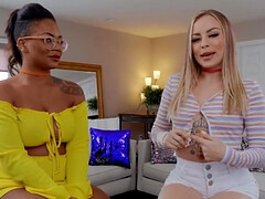 18, デカパイ, 黒人, ブロンド, 黒人, レズビアン, オマンコ, おもちゃ