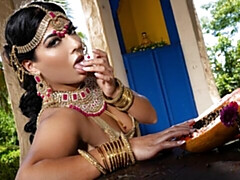 Amateur, Gros cul, Gros seins, Brunette brune, Doigter, Mère que j'aimerais baiser, Solo, Dénudage