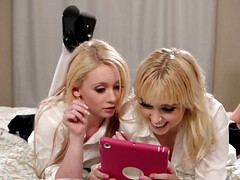 Grote kont, Universiteit, Vingeren, Hd, Likken, Tiener, Tieten likken, Uniformpje