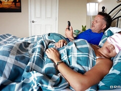 Tussi, Grosser arsch, Bisexuell, Vollbusig, Betrug, Milf, Rasiert, Flotter dreier