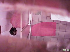 Douche, Nénés, Voyeur