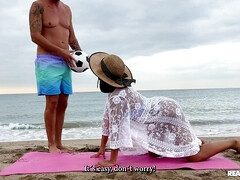 Grosse bite, Sucer une bite, Plantureuse, En levrette, Hard, Interracial, De plein air, Tatouage