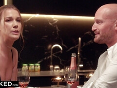 Brunette brune, Éjaculation interne, Gorge profonde, En levrette, Embrassement, Léchez, Chatte, Chevaucher