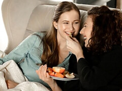 Zoenen, Lesbisch, Likken, Masturbatie, Kut duiken, Strippen, Tiener, Tieten likken