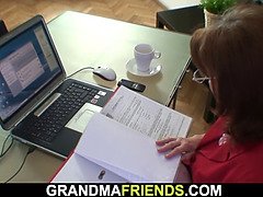 Pijpbeurt, Opa, Omie, Rijpe lesbienne, Moeder, Realiteit, Tiener, Trio
