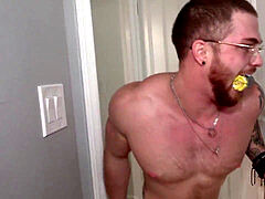 Grosser schwanz, Titten