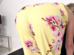 淫乱熟女, オッパイの