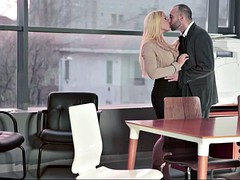 美女, ぽちゃ, 中出し, 下着, オフィス, パンティ, 馬乗り, タトゥー