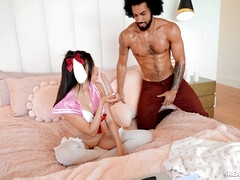 Sucer une bite, Plantureuse, Gode, Bâillonner, Interracial, Seins naturels, Piercing, Nénés