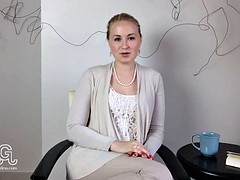 Femme dominatrice, Secrétaire, Softcore